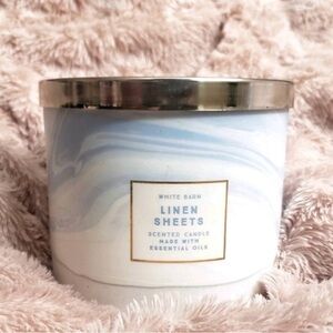 White Barn Linen Sheets Candle - White and Silver